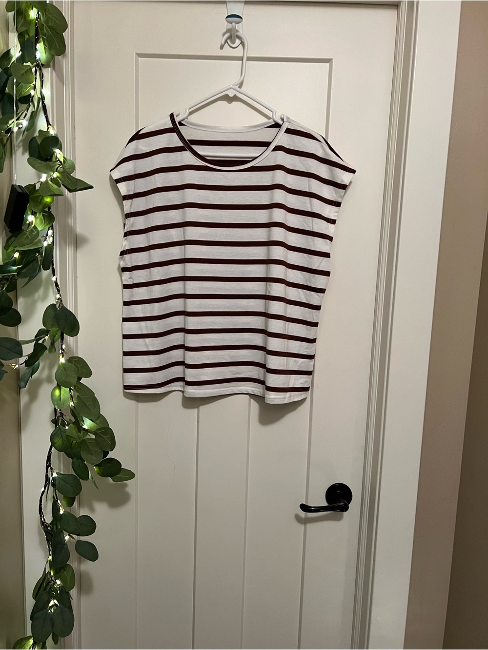 Women’s Short-Sleeve Crewneck Stripe Tee in White and Burgundy